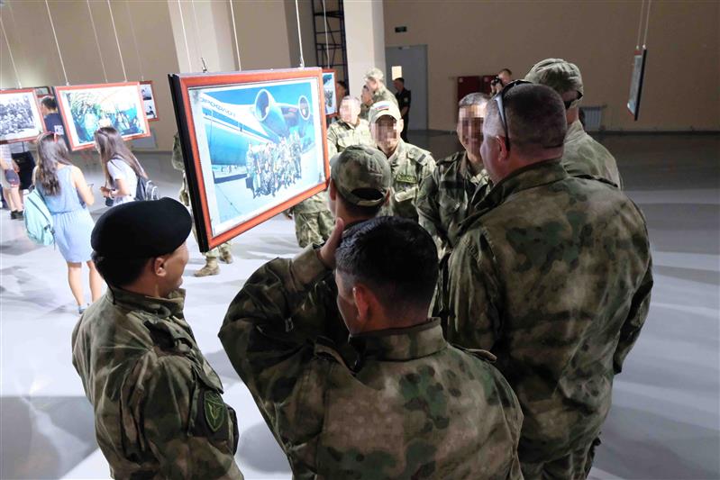 В Якутии в историческом парке «Россия-Моя История» открылась фотовыставка, посвященная Герою России Александру Рыжикову