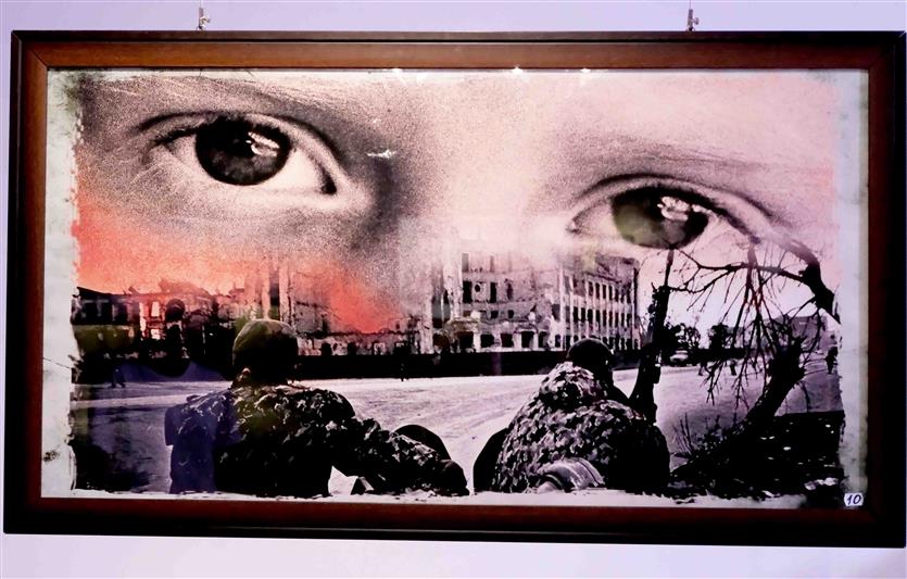 В Якутии в историческом парке «Россия-Моя История» открылась фотовыставка, посвященная Герою России Александру Рыжикову