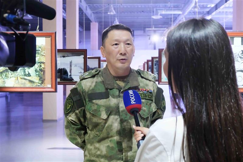 В Якутии в историческом парке «Россия-Моя История» открылась фотовыставка, посвященная Герою России Александру Рыжикову