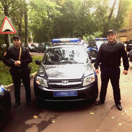 В Москве сотрудники Росгвардии блокировали автомобиль, находившийся в оперативном розыске