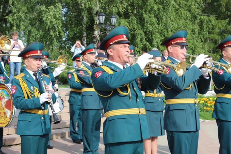 Сотрудники вневедомственной охраны приняли участие в гарнизонном разводе в честь 98-летия МВД по Республике Коми