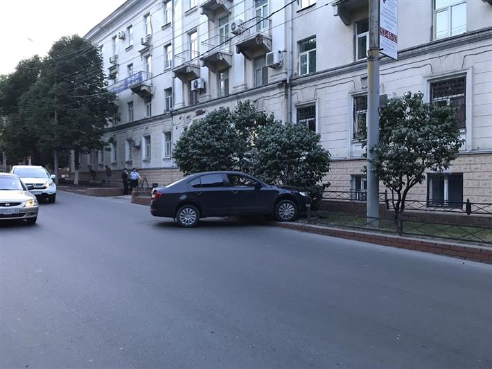 Саратовские росгвардейцы задержали нетрезвого водителя, который напал с ножом на прохожего