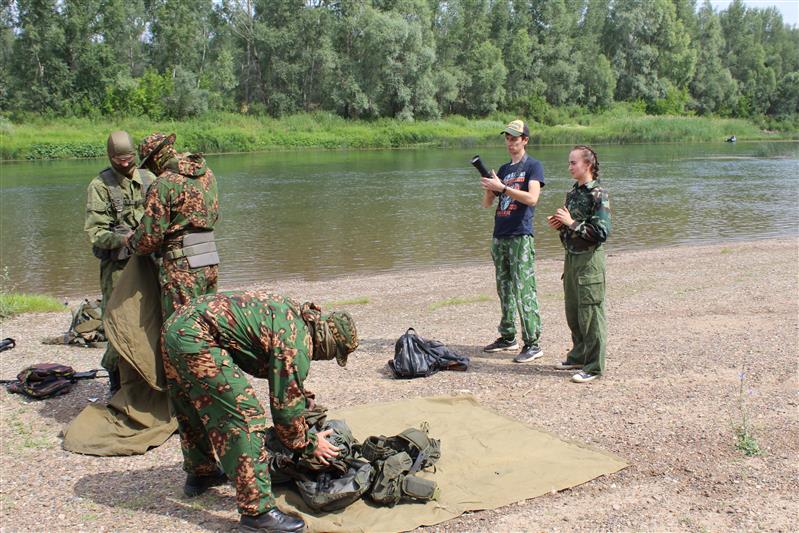 В рамках акции Росгвардии оренбургские блогеры попробовали себя в роли военных корреспондентов (фото)