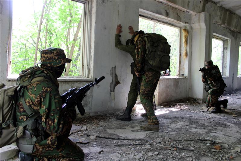В рамках акции Росгвардии оренбургские блогеры попробовали себя в роли военных корреспондентов (фото)
