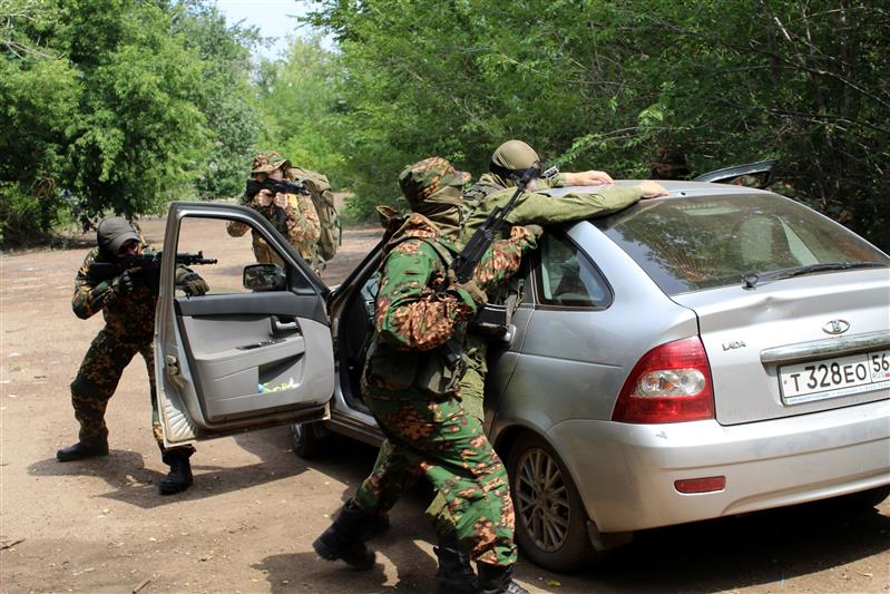 В рамках акции Росгвардии оренбургские блогеры попробовали себя в роли военных корреспондентов (фото)