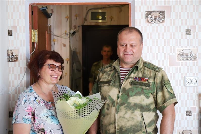 Росгвардейцы Югры поздравили с Днем рождения мать  военнослужащего внутренних войск, погибшего при исполнении воинского долга 