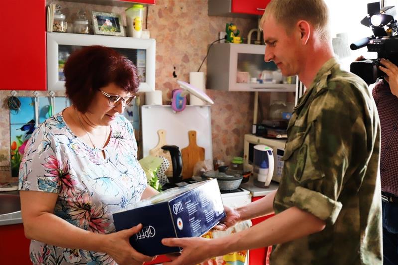 Росгвардейцы Югры поздравили с Днем рождения мать  военнослужащего внутренних войск, погибшего при исполнении воинского долга 