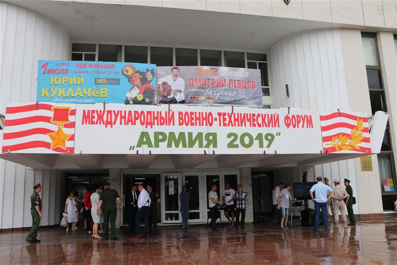 Росгвардейцы Крыма приняли участие в Международном военно-техническом форуме «Армия-2019» (фото)