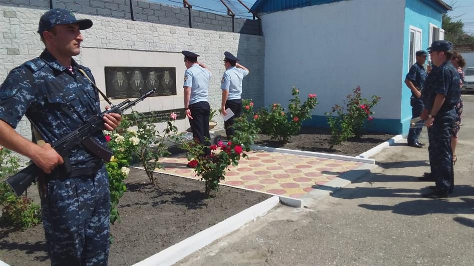 В Кизилюрте почтили память погибших сотрудников вневедомственной охраны