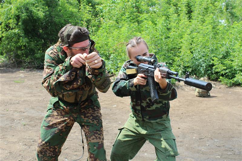 В рамках акции Росгвардии оренбургские блогеры попробовали себя в роли военных корреспондентов (фото)