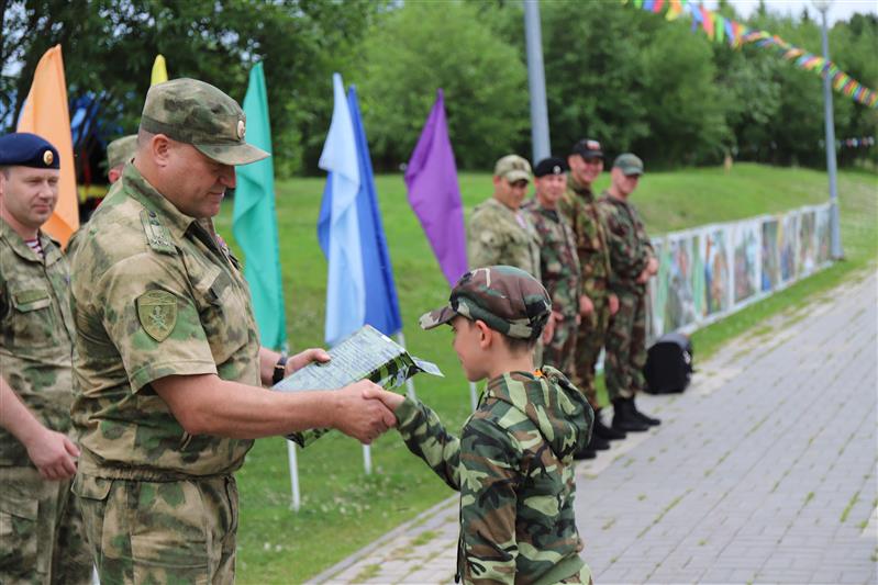 В Ханты-Мансийске   выбрали лучших воспитанников военно-патриотического лагеря «Юный росгвардеец»