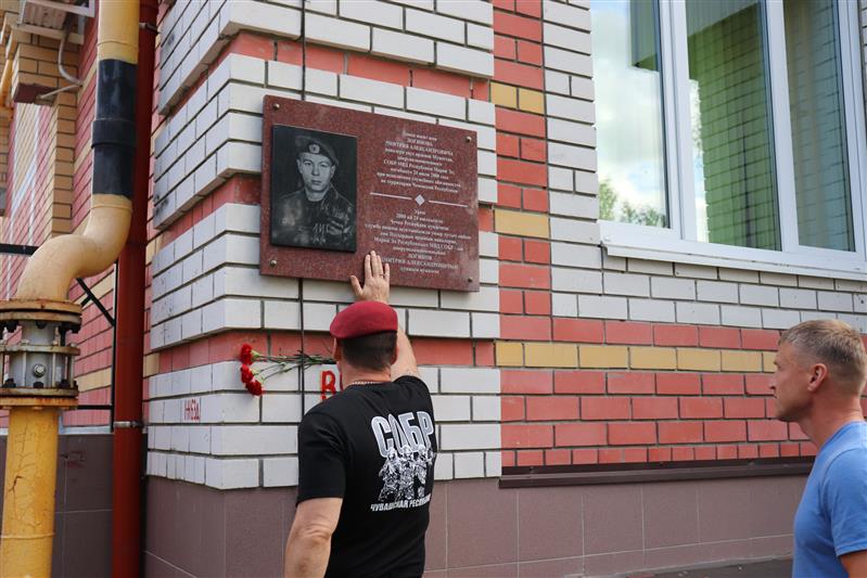 В Йошкар-Оле прошел ветеранский турнир по мини-футболу, посвященный памяти погибшего сотрудника СОБР