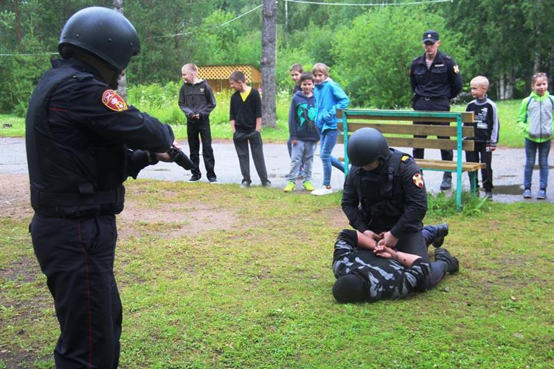 «Каникулы с Росгвардией» продолжаются в Архангельской области 