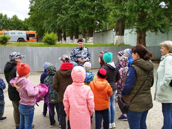 Юные екатеринбуржцы побывали на базе ОМОН