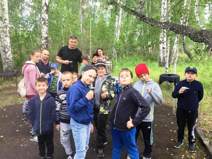 Бойцы челябинского СОБР устроили для воспитанников подшефного спортклуба экскурсию на полигон