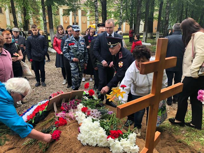 Псковские росгвардейцы приняли участие в церемонии перезахоронения останков павших летчиков Великой Отечественной 