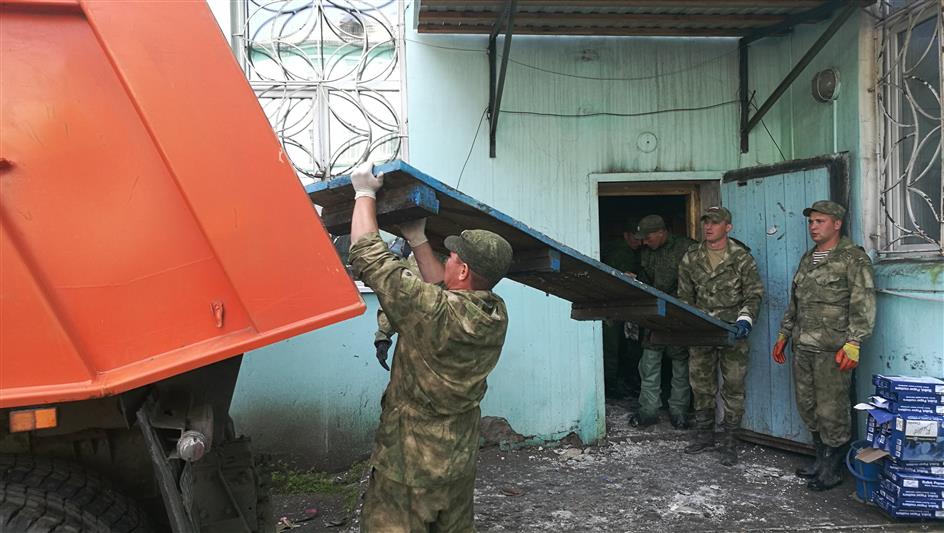 Росгвардия помогает пострадавшим от наводнения жителям Иркутской области восстанавливать дома и возвращаться к привычной жизни (видео)