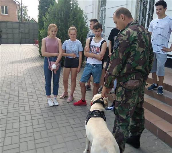 Сотрудники таганрогского ОМОН вместе с юнармейцами присоединились к акции «Каникулы с Росгвардией» 