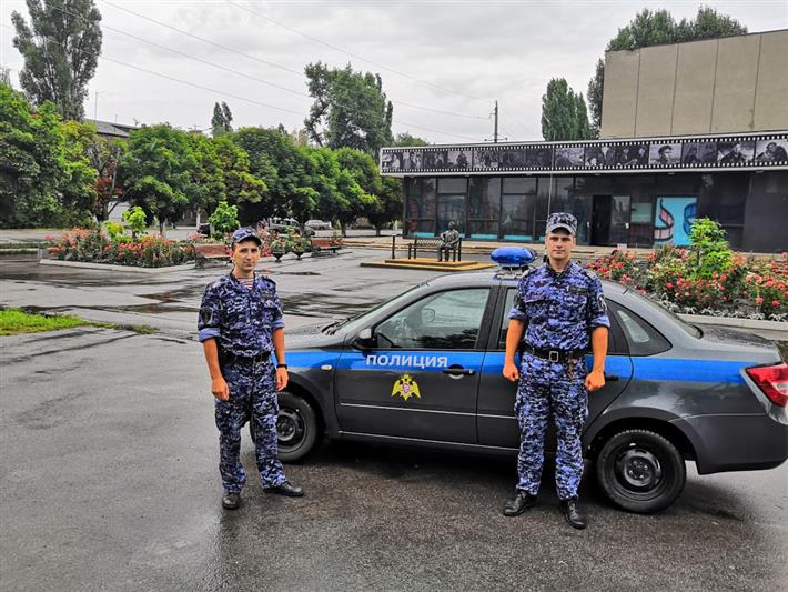 В Воронежской области сотрудники Росгвардии задержали пьяного водителя, который сбил женщину и скрылся с места ДТП