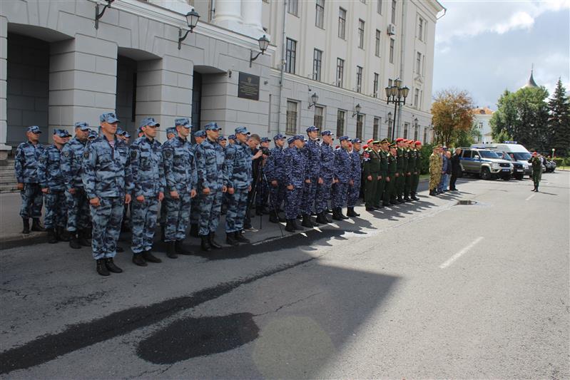 В Пскове состоялся гарнизонный развод нарядов Росгвардии, заступающих на службу по охране общественного порядка