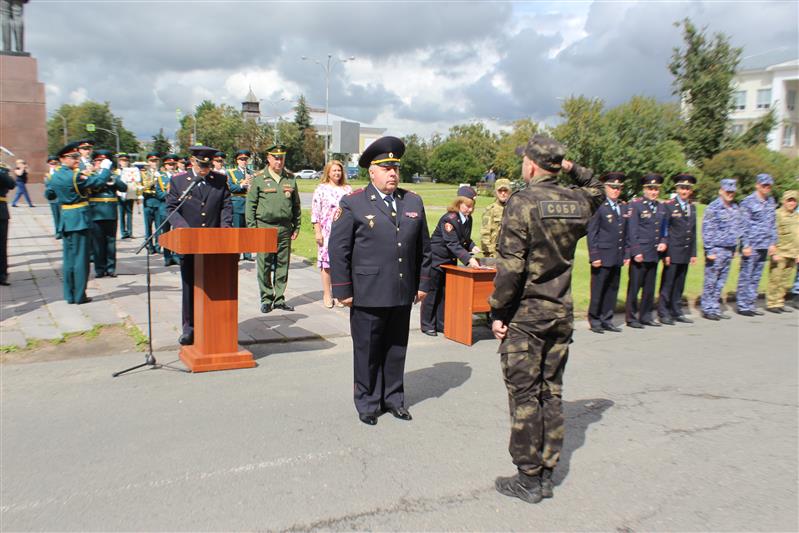 В Пскове состоялся гарнизонный развод нарядов Росгвардии, заступающих на службу по охране общественного порядка