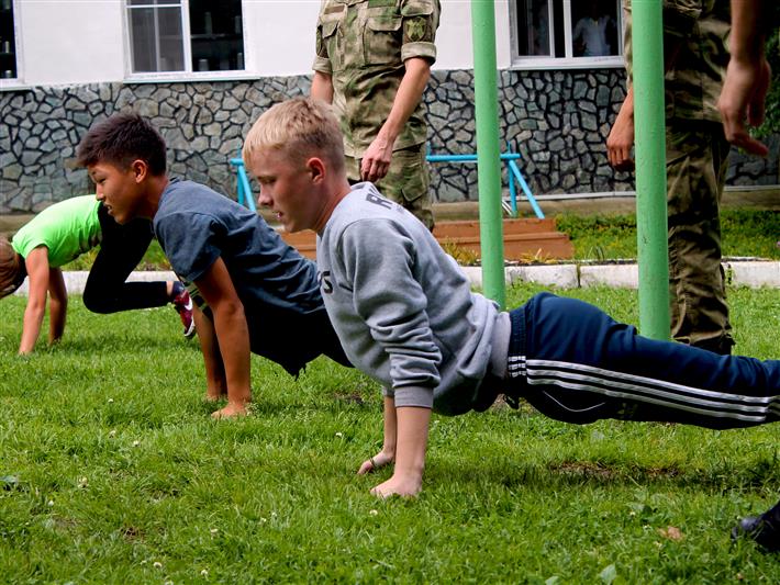 Акция «Каникулы с Росгвардией» прошла в оздоровительном лагере «Черёмушки» Республики Алтай