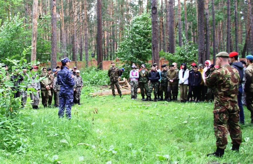 Сотрудники тюменского СОБР «прокачали» лето для юных воспитанников центра «Алый парус»