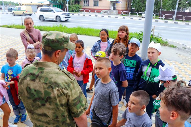 В рамках акции «Каникулы с Росгвардией» состоялась встреча сотрудников ведомства и юных южносахалинцев