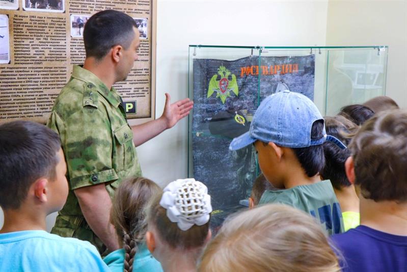 В рамках акции «Каникулы с Росгвардией» состоялась встреча сотрудников ведомства и юных южносахалинцев