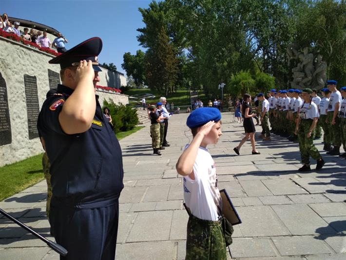 В Волгограде состоялось торжественное закрытие смены военно-патриотического лагеря, организованного при участии спецназовцев Росгвардии