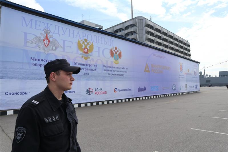 Санкт-петербургские росгвардейцы обеспечили правопорядок при проведении IX Международного военно-морского салона