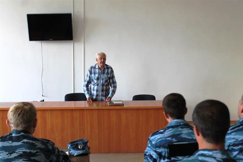 Ветеран вневедомственной охраны рассказал росгвардейцам о своем военном детстве