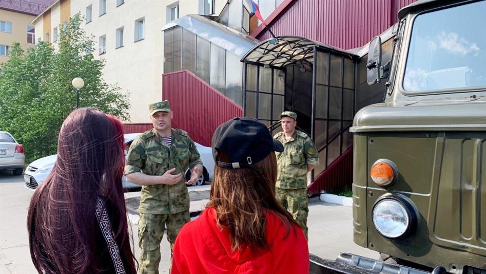 Военнослужащие Росгвардии провели патриотическое мероприятие для салехардских подростков
