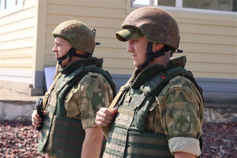 В Ростовской области прошло занятие с офицерами управления Южного округа Росгвардии, приуроченное к 100-летию со дня рождения Михаила Калашникова