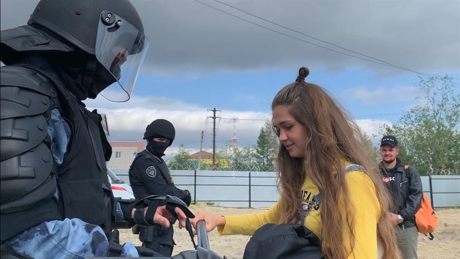 Бойцы новоуренгойского ОМОН провели патриотическое мероприятие с ребятами из трудовых отрядов