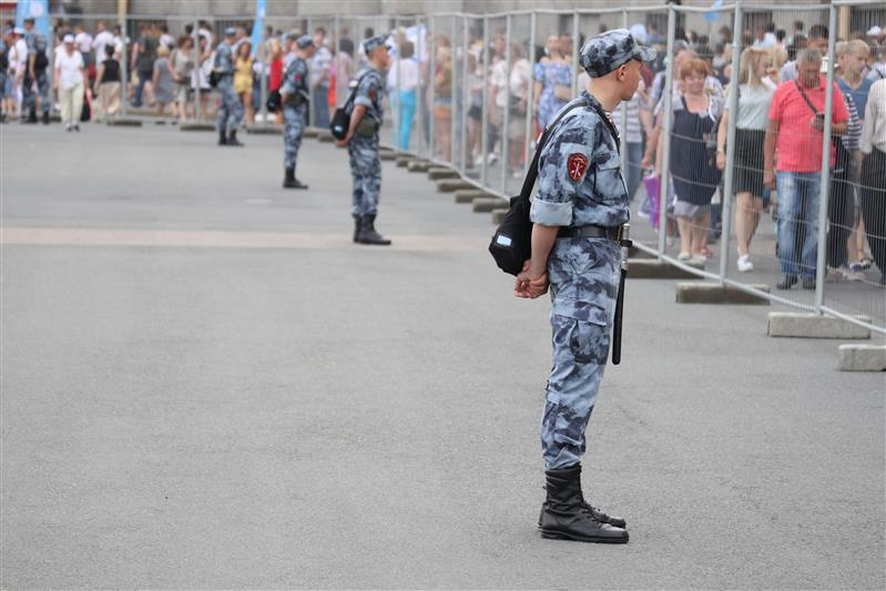 Сотрудники и военнослужащие Росгвардии обеспечили правопорядок во время празднования Дня Военно-морского флота России в Санкт-Петербурге