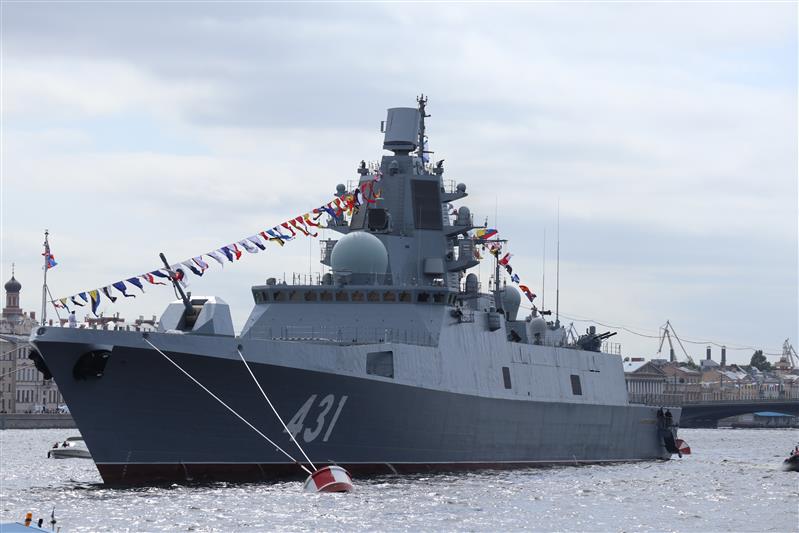 Сотрудники и военнослужащие Росгвардии обеспечили правопорядок во время празднования Дня Военно-морского флота России в Санкт-Петербурге