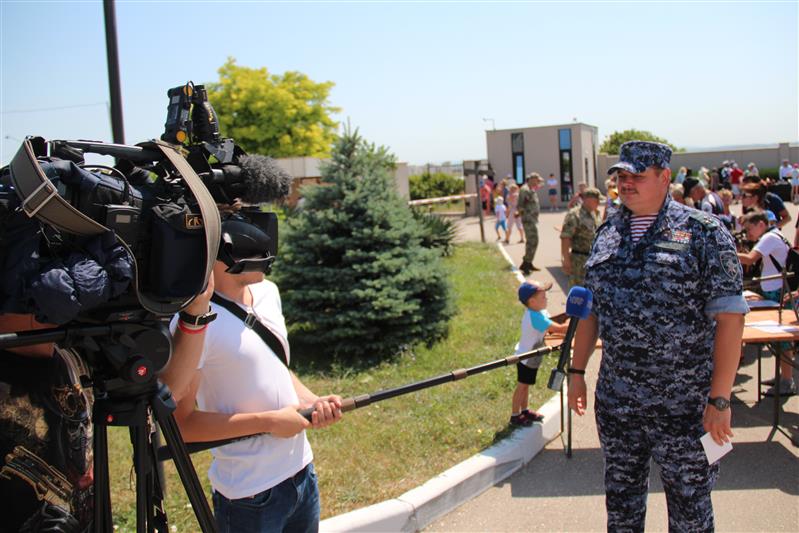 В День окончания героической обороны Севастополя росгвардейцы почтили память павших защитников города (фото, видео)