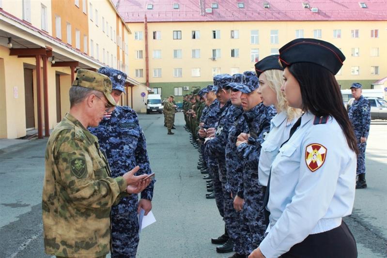 Командующий Уральским округом Росгвардии проверил территориальное управление по Ямало-Ненецкого автономному округу 