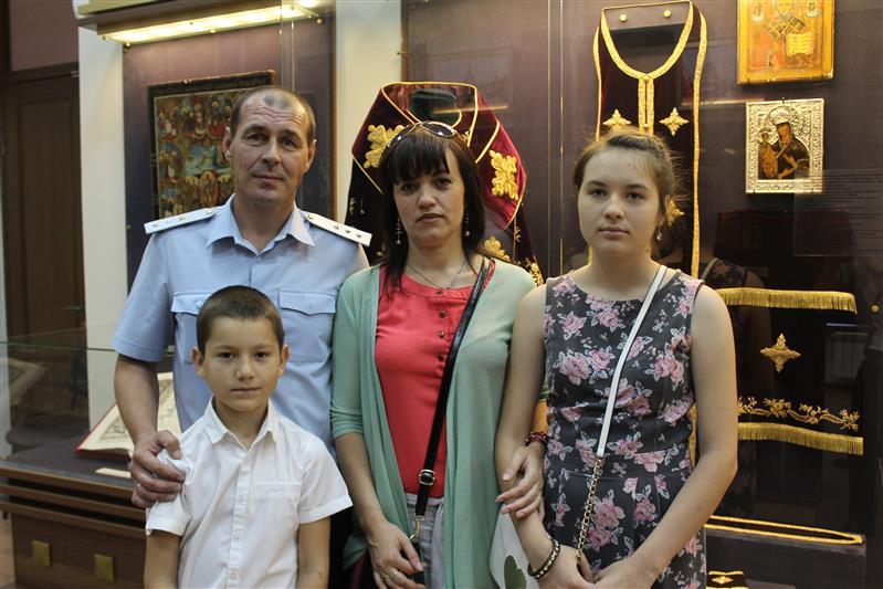 В канун Дня семьи, любви и верности семьи саратовских росгвардейцев приобщились к истории большой любви святых Петра и Февронии Муромских