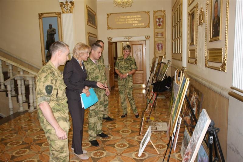Росгвардейцы Восточного округа посетили выставку картин студии живописи  «3D»