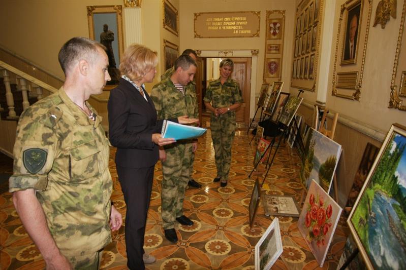 Росгвардейцы Восточного округа посетили выставку картин студии живописи  «3D»