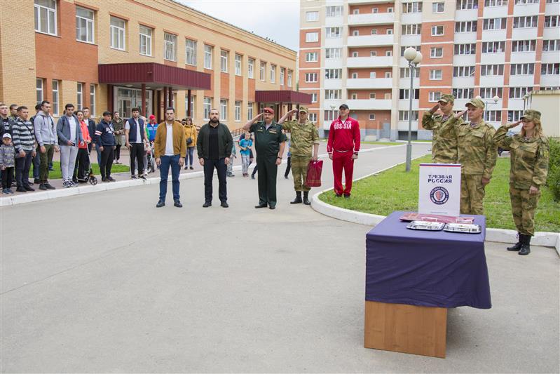 В жилом комплексе Росгвардии в Балашихе открыта новая площадка для занятий воркаутом (фото)