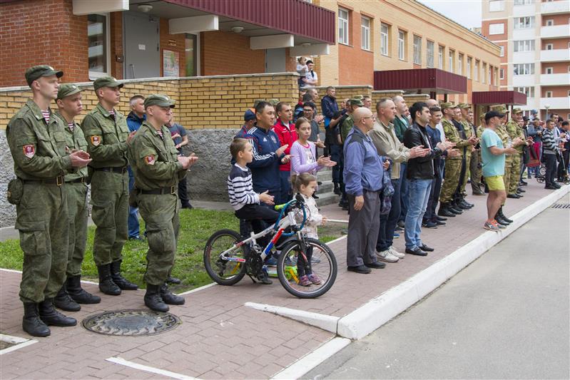 В жилом комплексе Росгвардии в Балашихе открыта новая площадка для занятий воркаутом (фото)