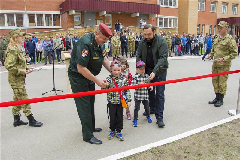 В жилом комплексе Росгвардии в Балашихе открыта новая площадка для занятий воркаутом (фото)