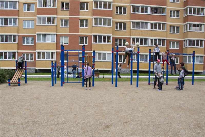 В жилом комплексе Росгвардии в Балашихе открыта новая площадка для занятий воркаутом (фото)