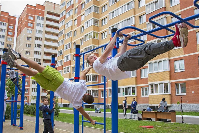 В жилом комплексе Росгвардии в Балашихе открыта новая площадка для занятий воркаутом (фото)