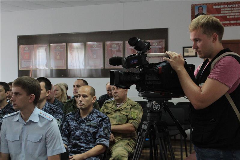 В Саратове наградили сотрудников Росгвардии, пришедших на помощь попавшим в беду гражданам