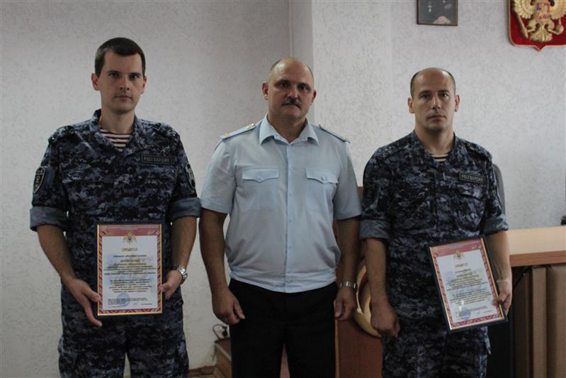 В Саратове наградили сотрудников Росгвардии, пришедших на помощь попавшим в беду гражданам