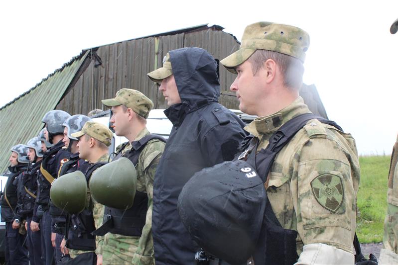В Вологде сотрудники Росгвардии провели тактико-специальные занятия в рамках летнего периода обучения